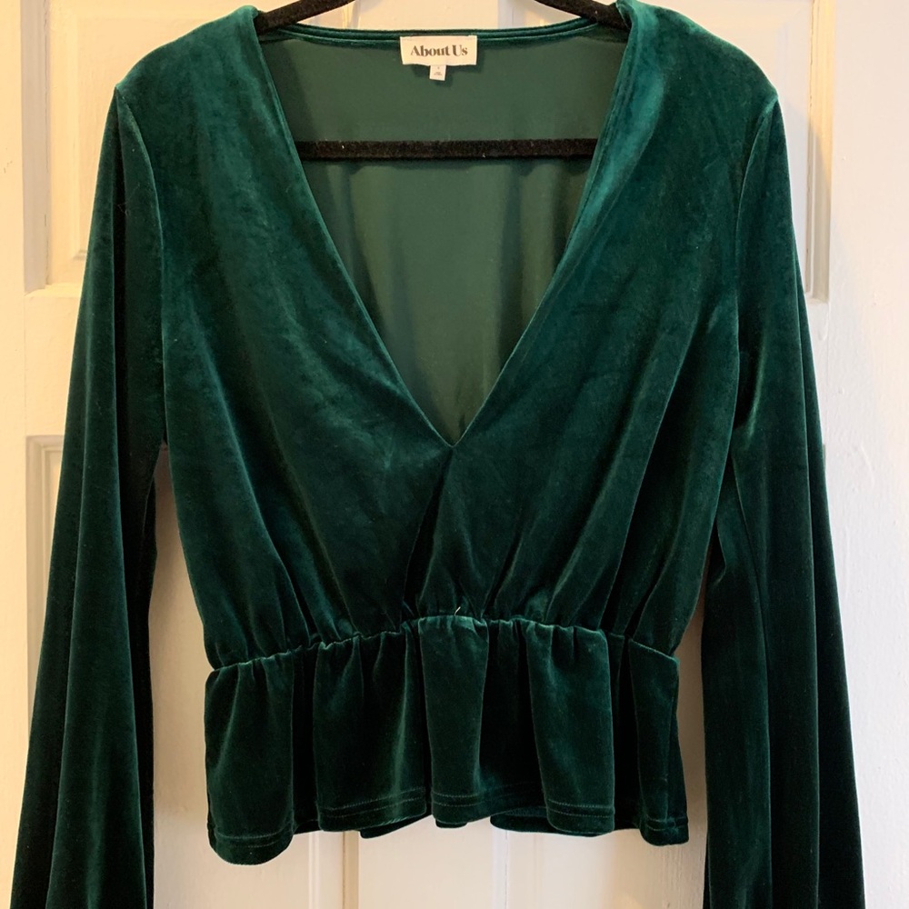 About Us Green Velvet Top sz. Small